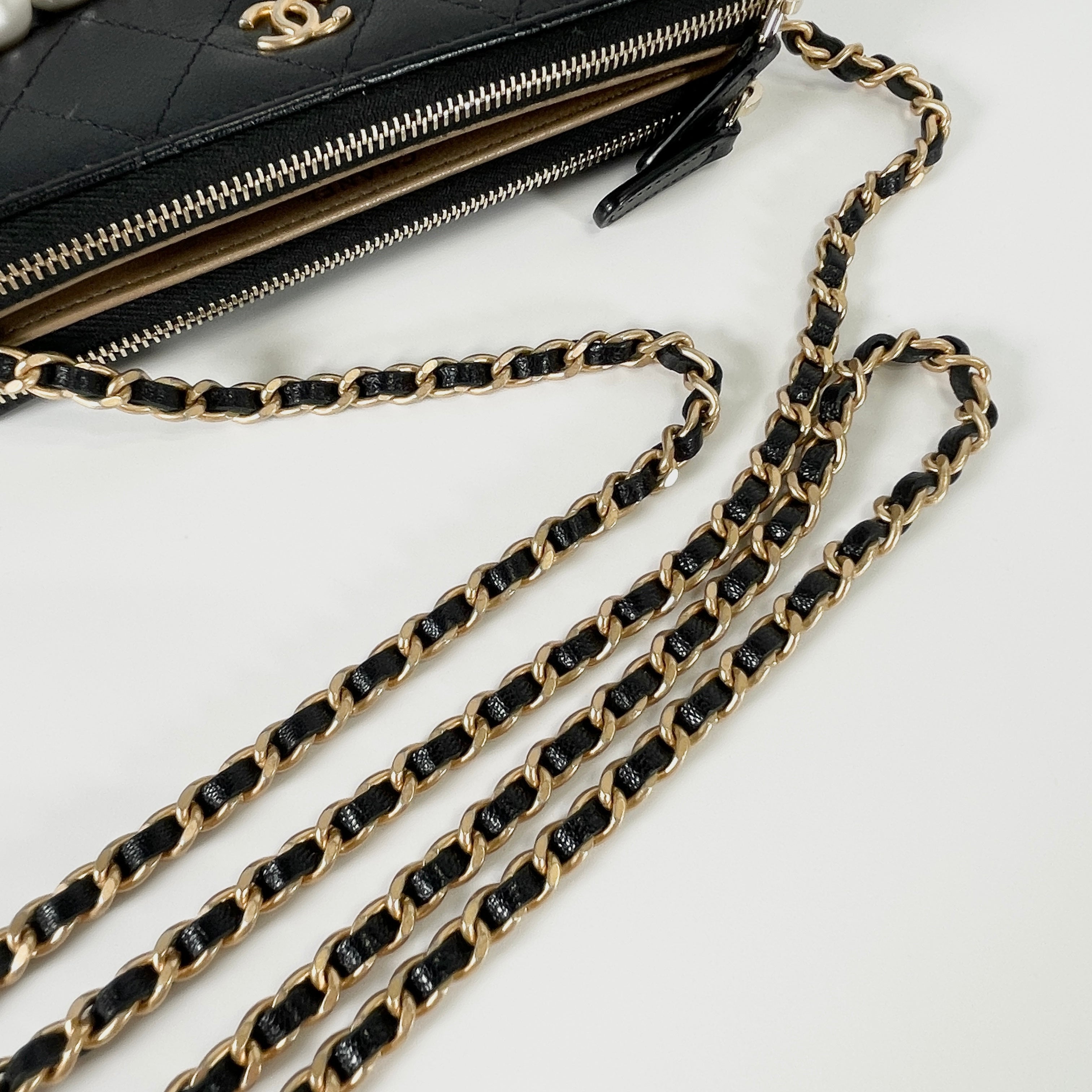 2601 secondhand CHANEL fake Pearl With Chain Wallet