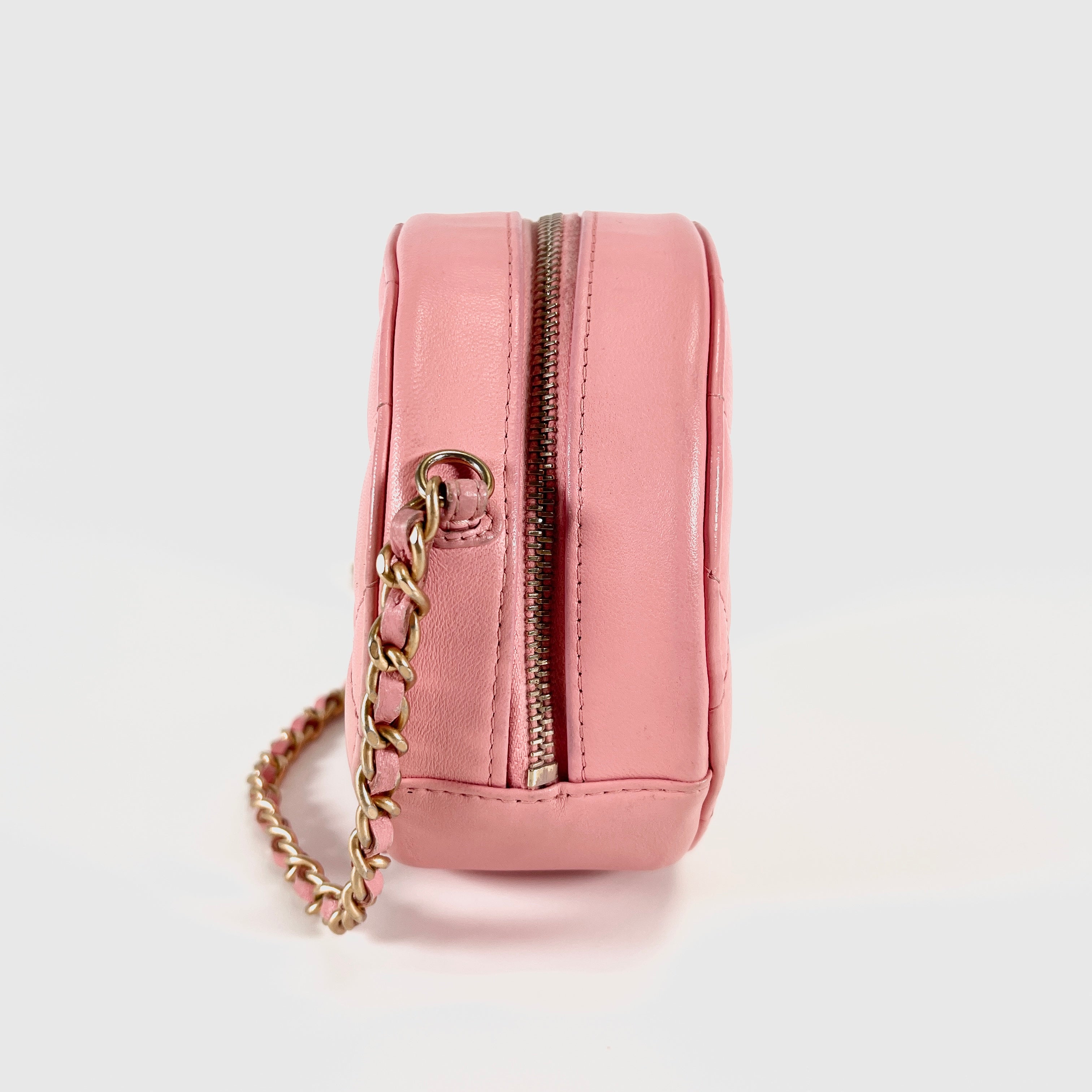 2601 CHANEL Chain Shoulder Bag