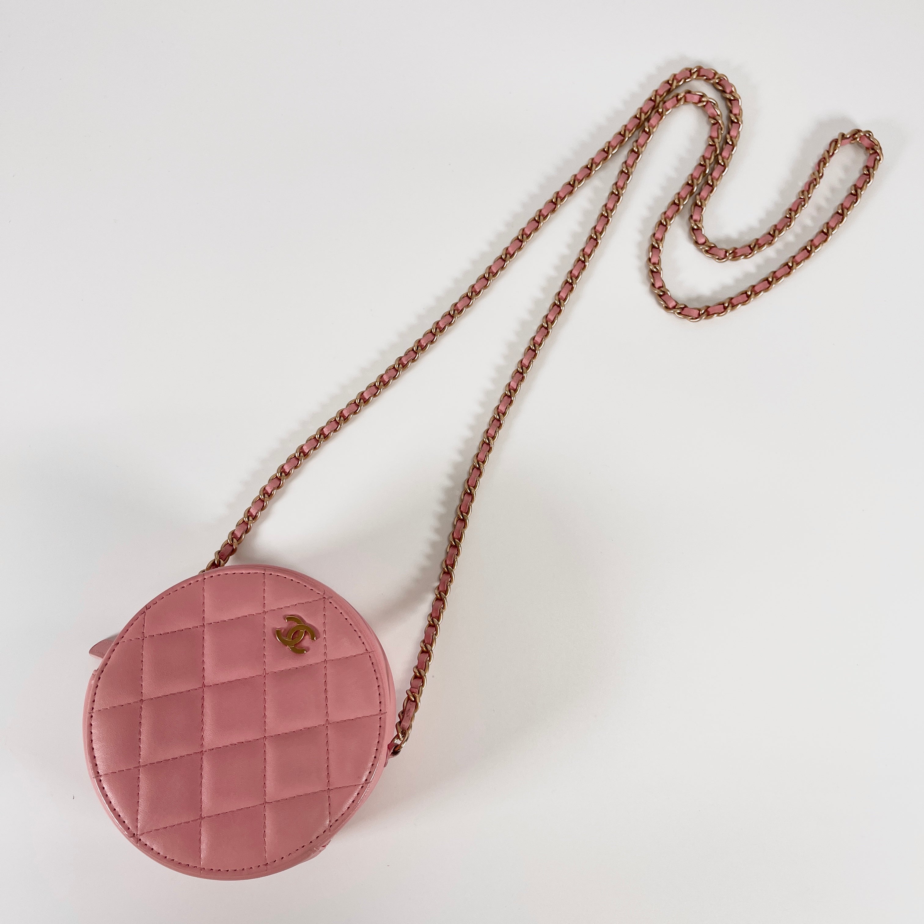 2601 CHANEL Chain Shoulder Bag