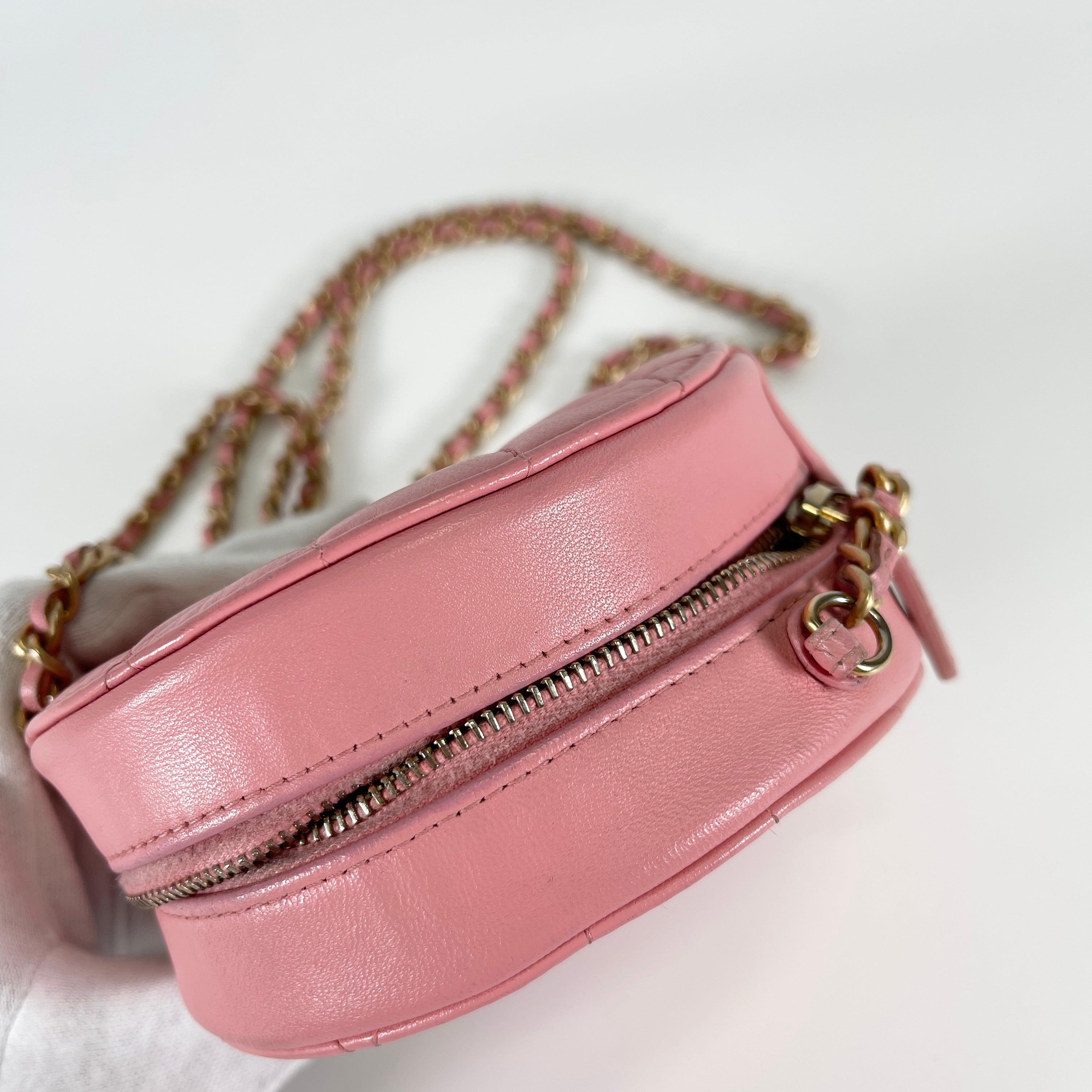 2601 CHANEL Chain Shoulder Bag