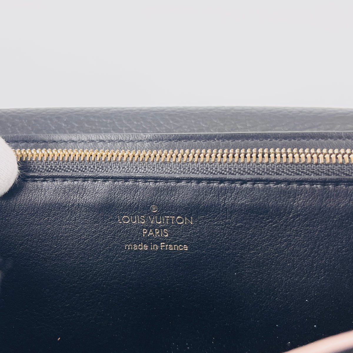 2604 secondhand LV ★ leather Capucines Long wallet black MI0159