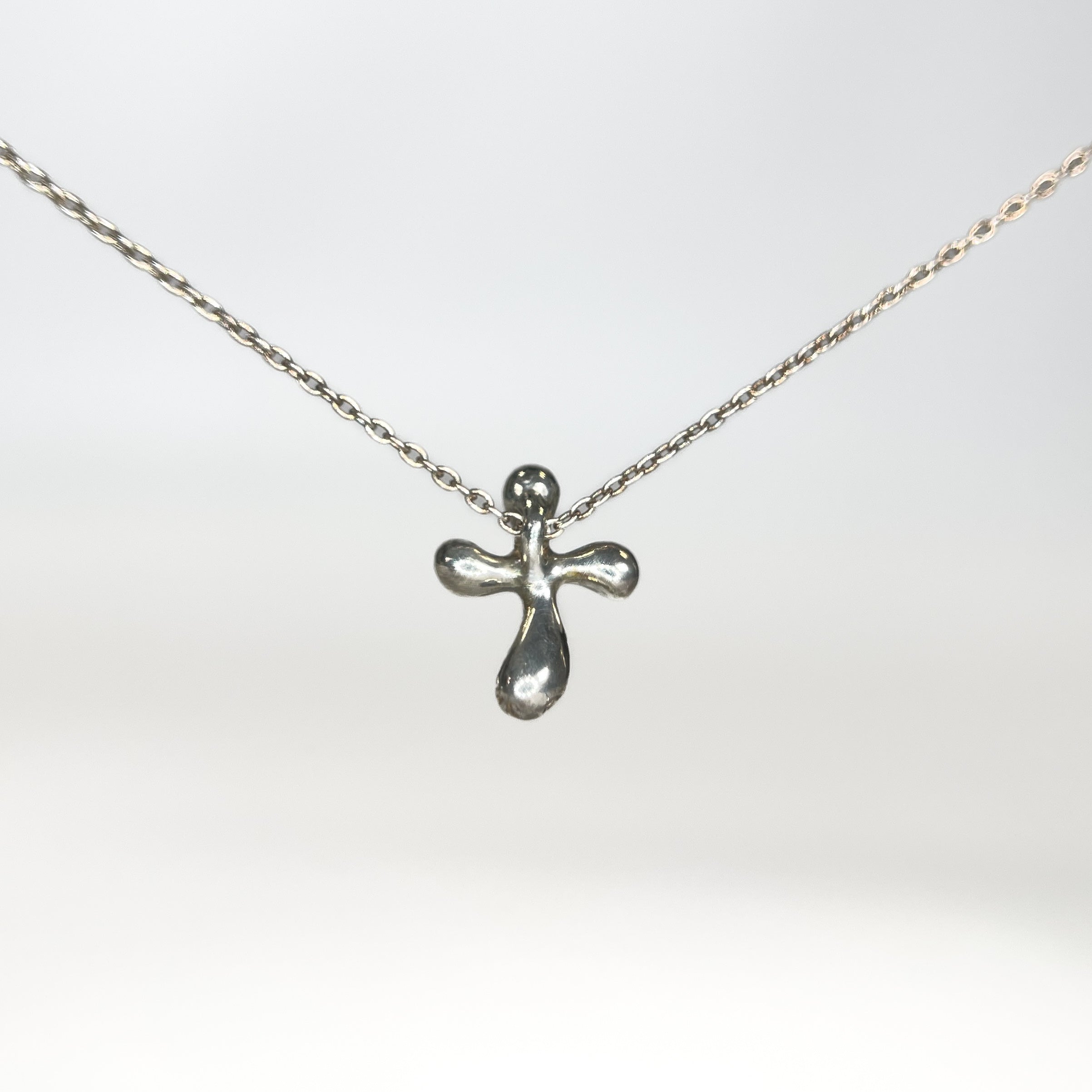 2508 T&Co . SV925 Small Cross Necklace