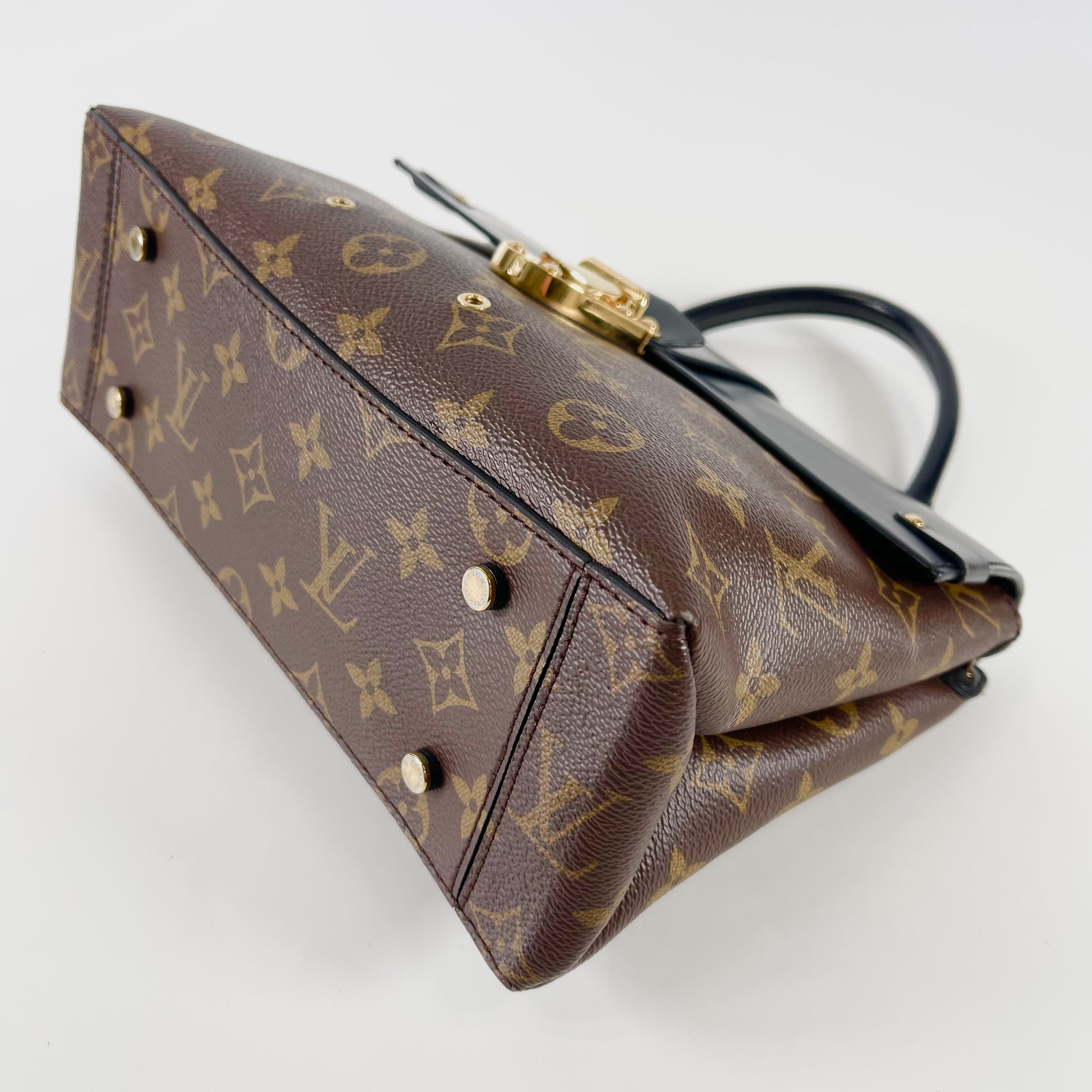 2601 secondhand LV one handle flap bag