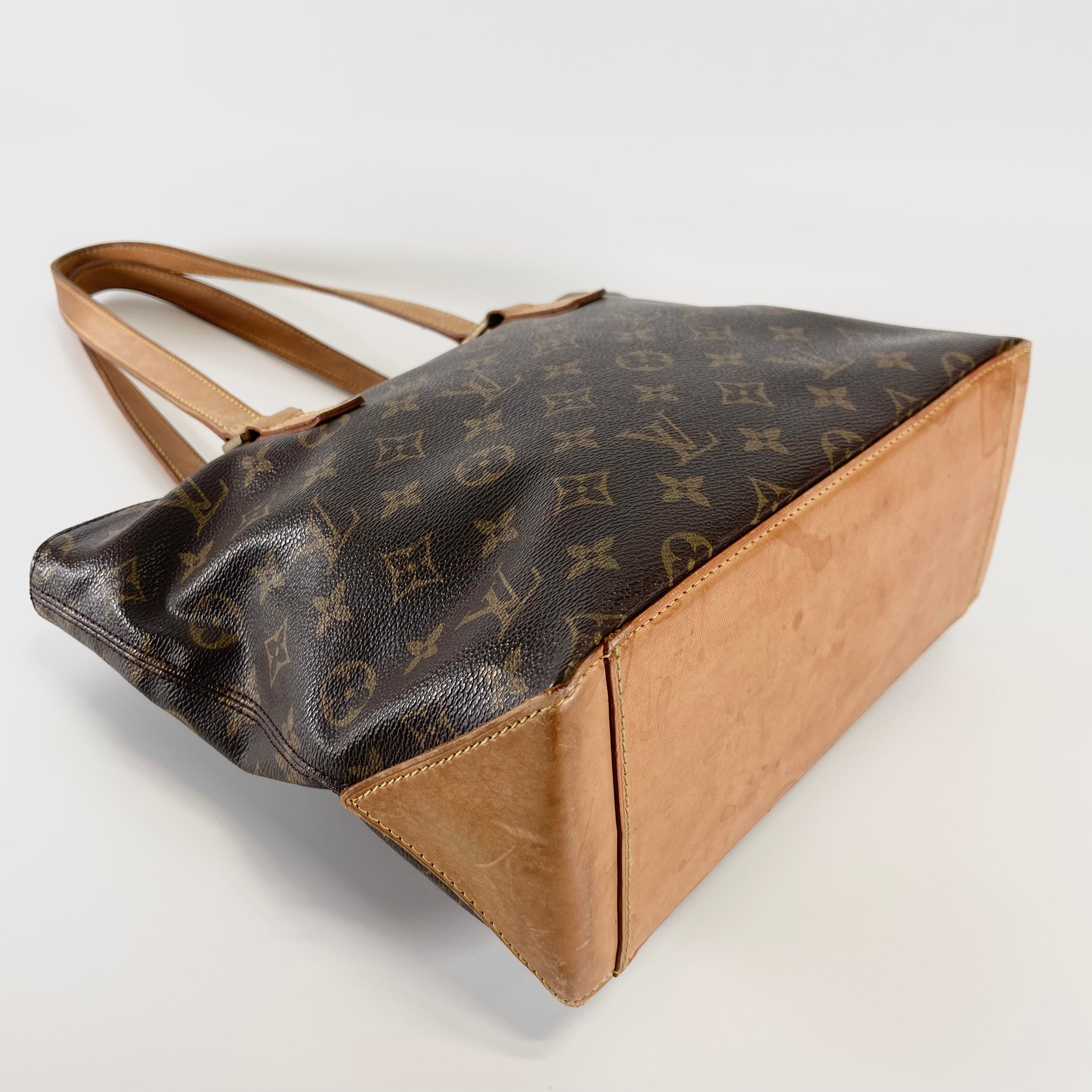 2602 secondhand LV Monogram piano