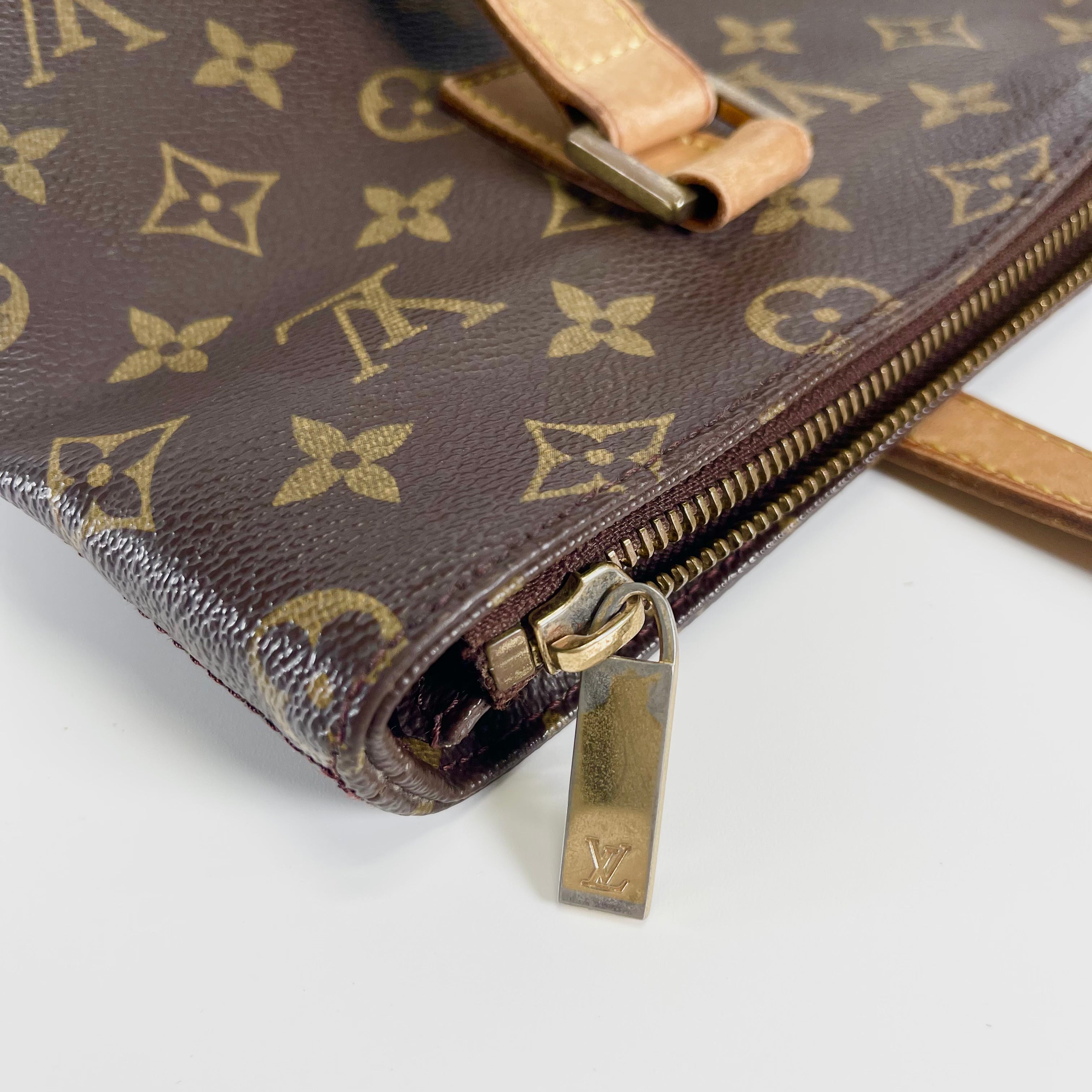2602 secondhand LV Monogram piano