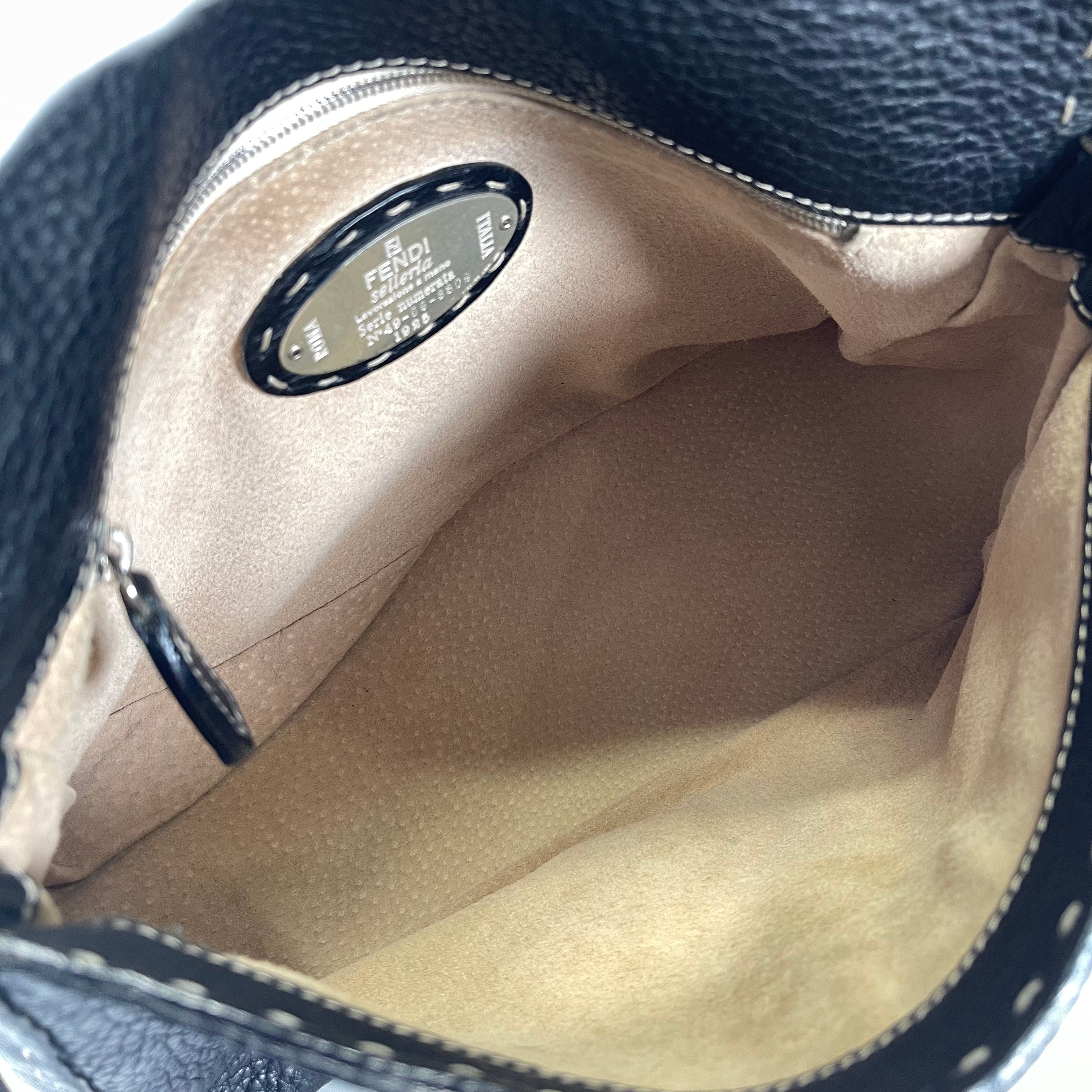 2601 secondhand FENDI hand bag