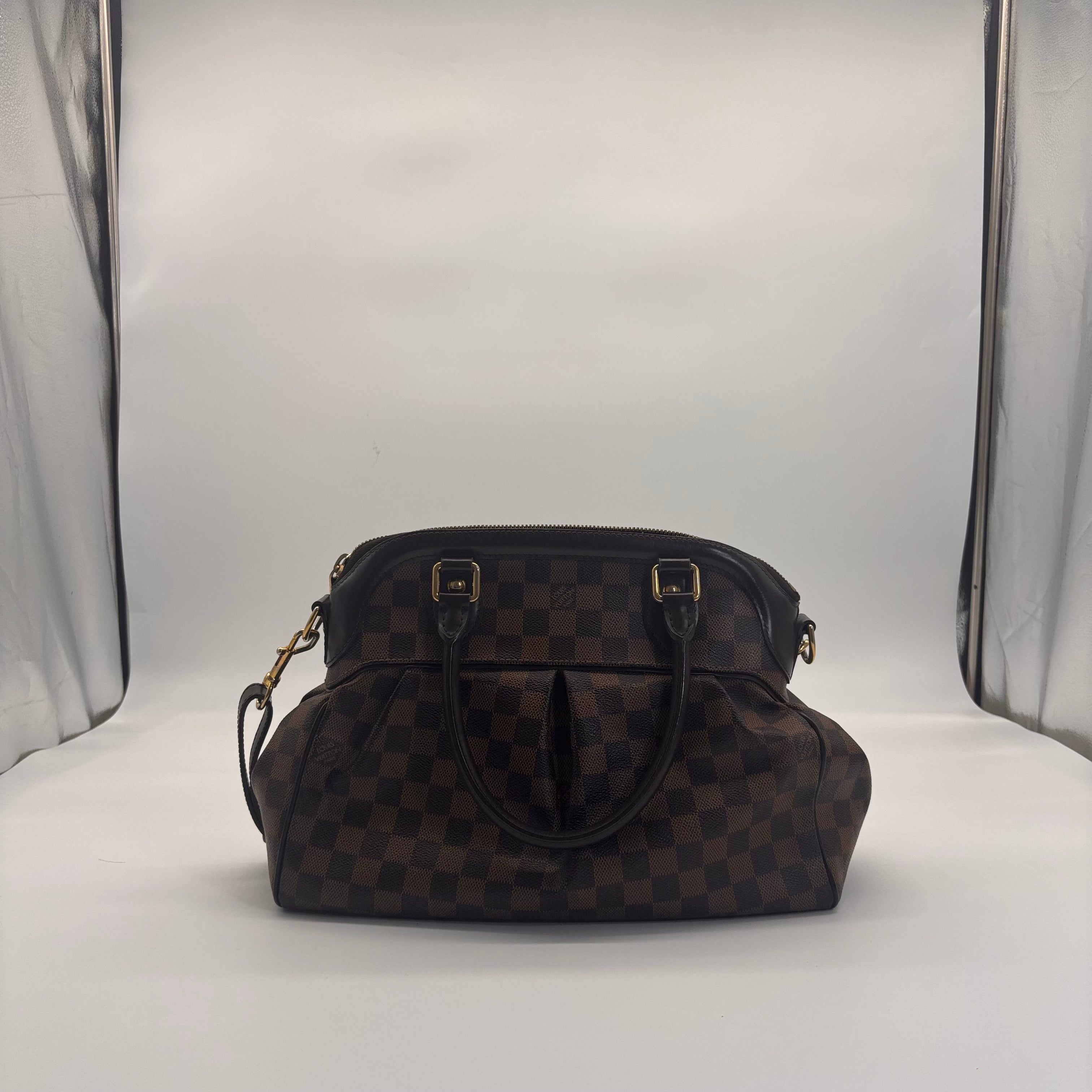 2506 Louis Vuitton Damier Trevi PM Strap