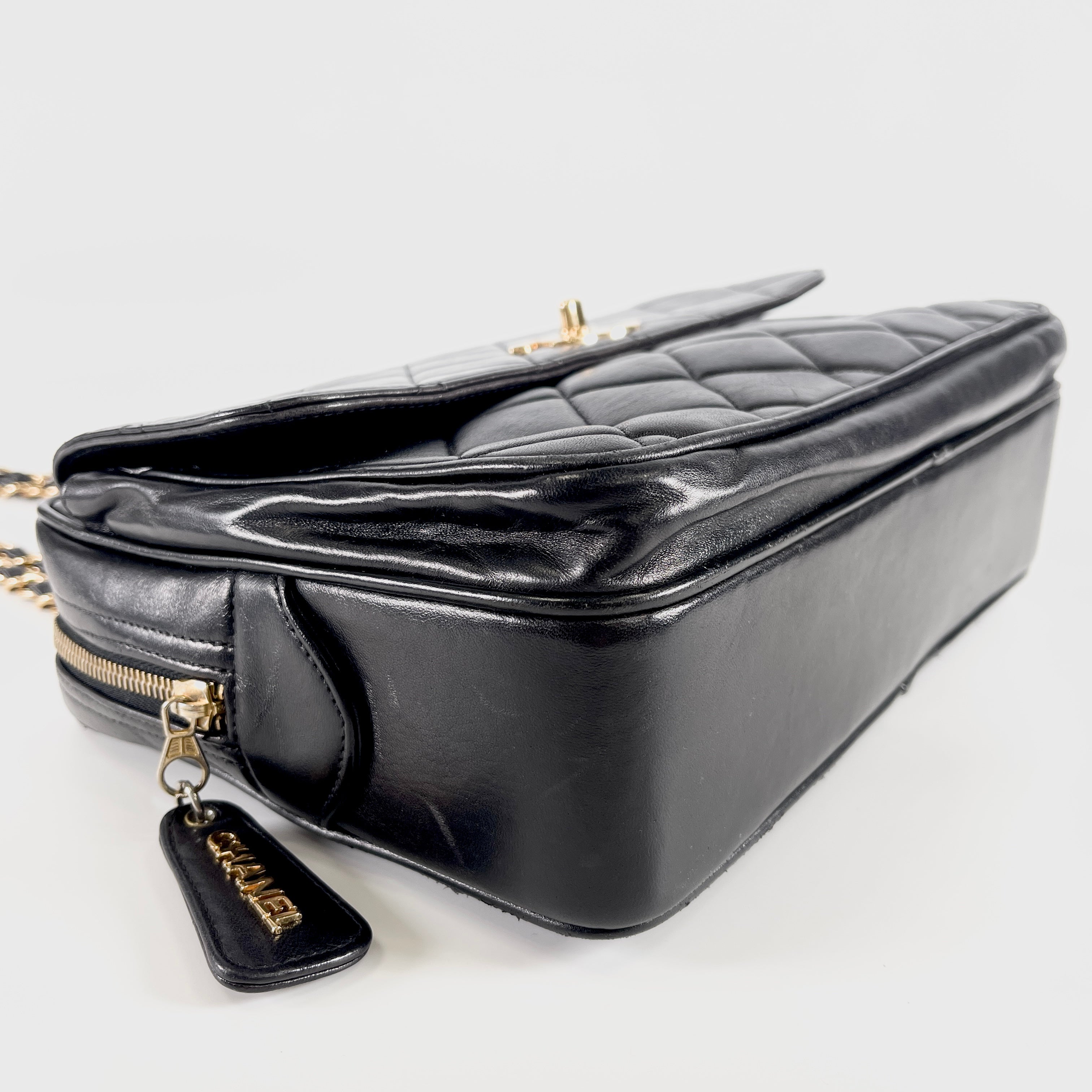 2508 CHANEL Chain Tote Bag