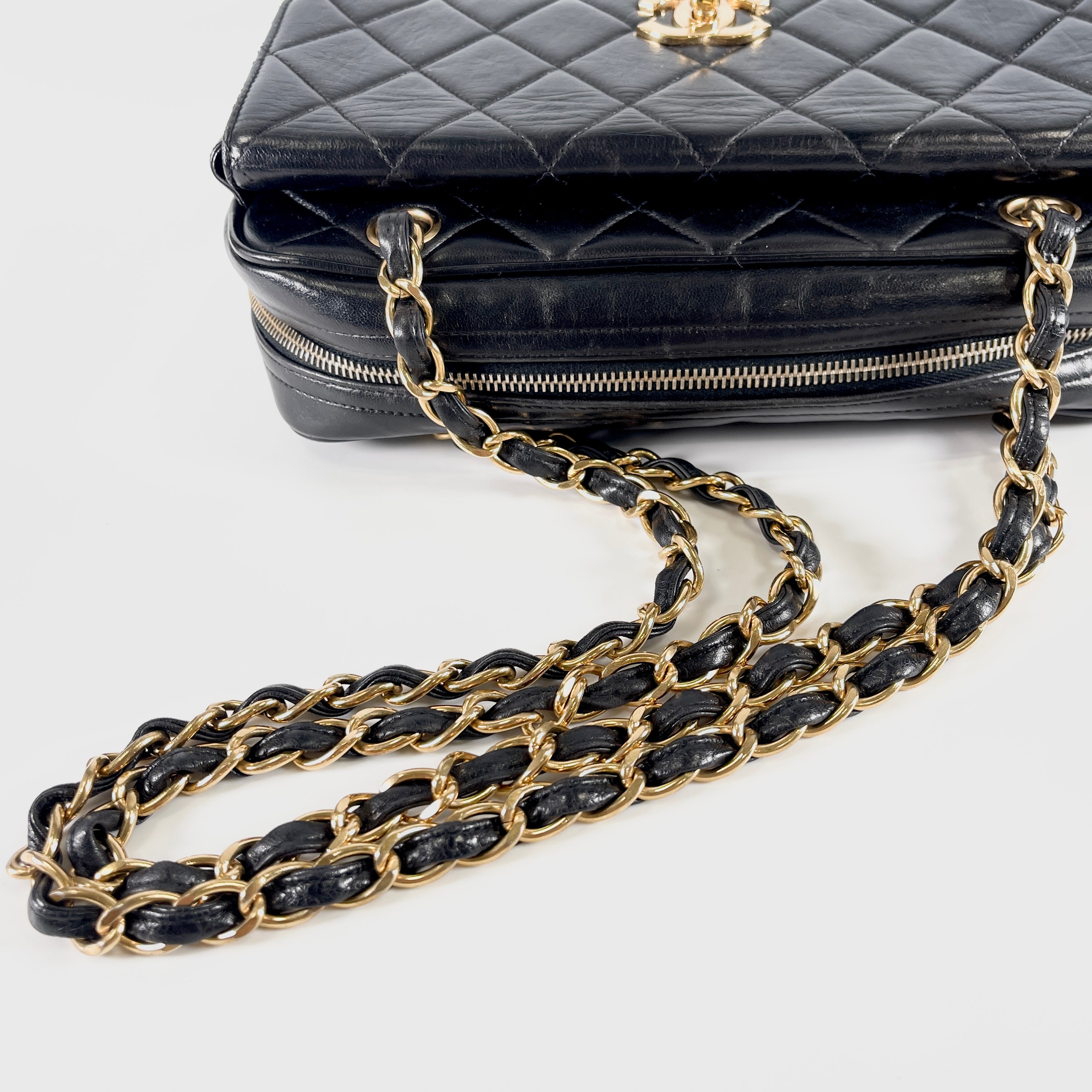 2508 CHANEL Chain Tote Bag