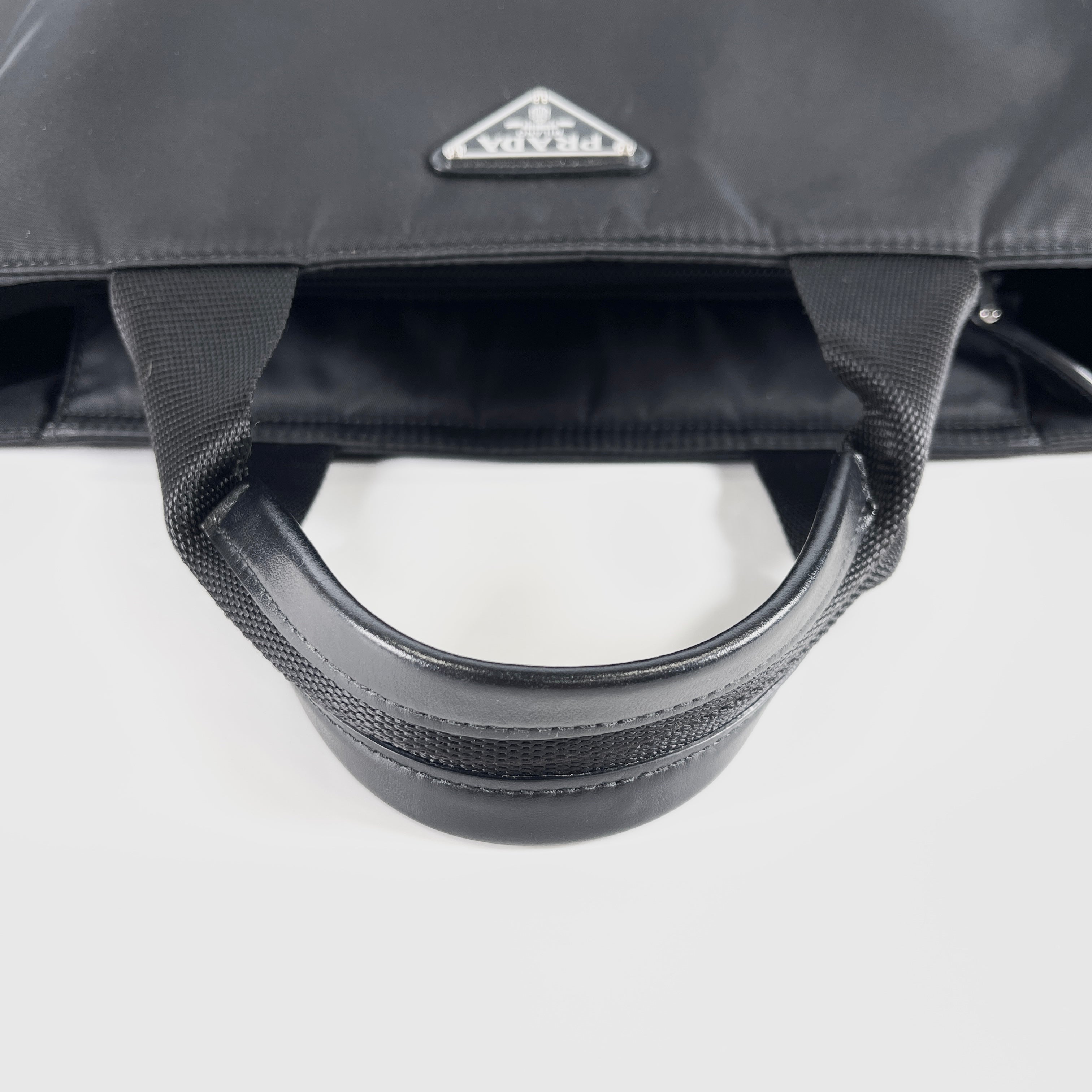 2602 secondhand PRADA handbag ? logo plate nylon black